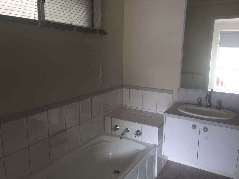 1/10 Greenville Drive, Grovedale VIC 3216