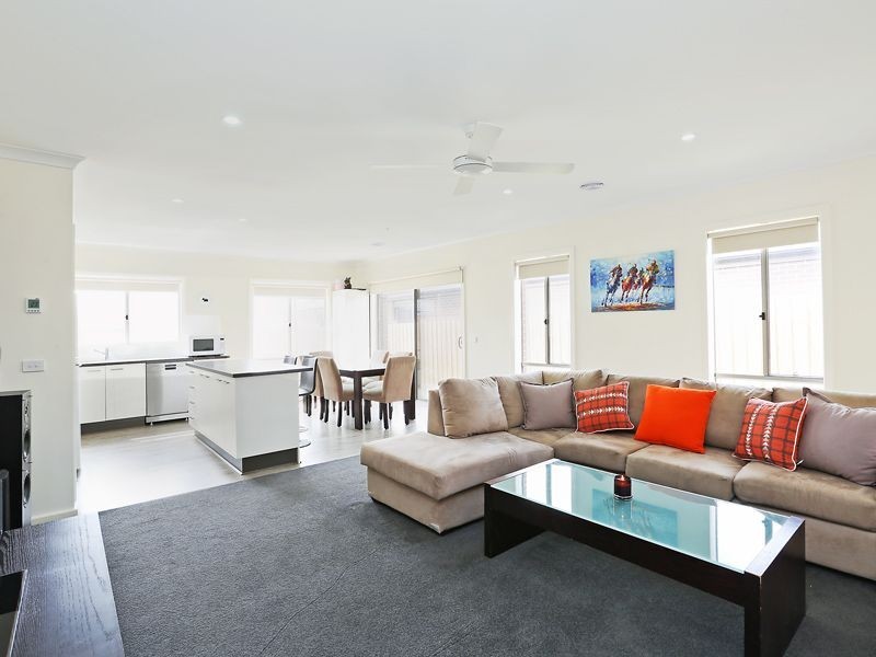 2 Crows Road, Belmont VIC 3216