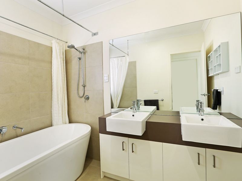 2 Crows Road, Belmont VIC 3216