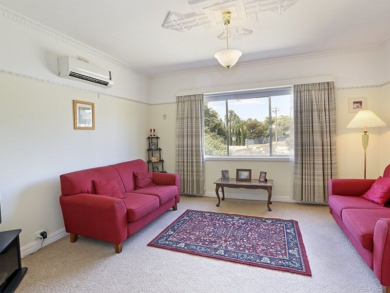 12 Roberts Road, Belmont VIC 3216