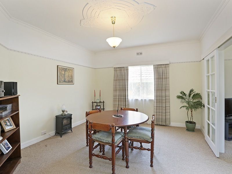 12 Roberts Road, Belmont VIC 3216