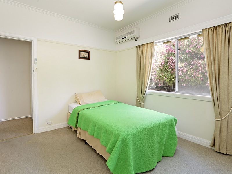 12 Roberts Road, Belmont VIC 3216