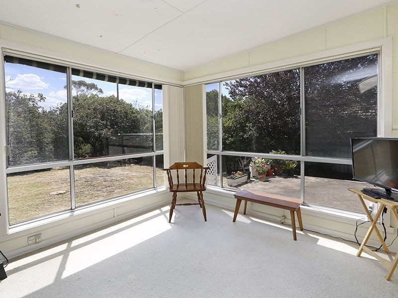 12 Roberts Road, Belmont VIC 3216