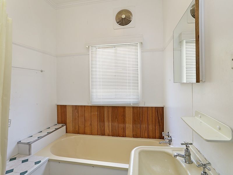 12 Roberts Road, Belmont VIC 3216