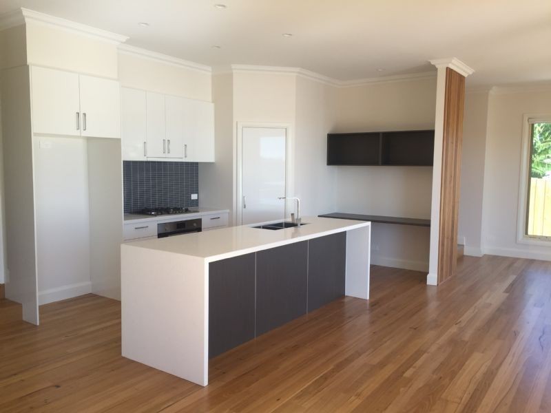 2/260 Roslyn Road, Highton VIC 3216