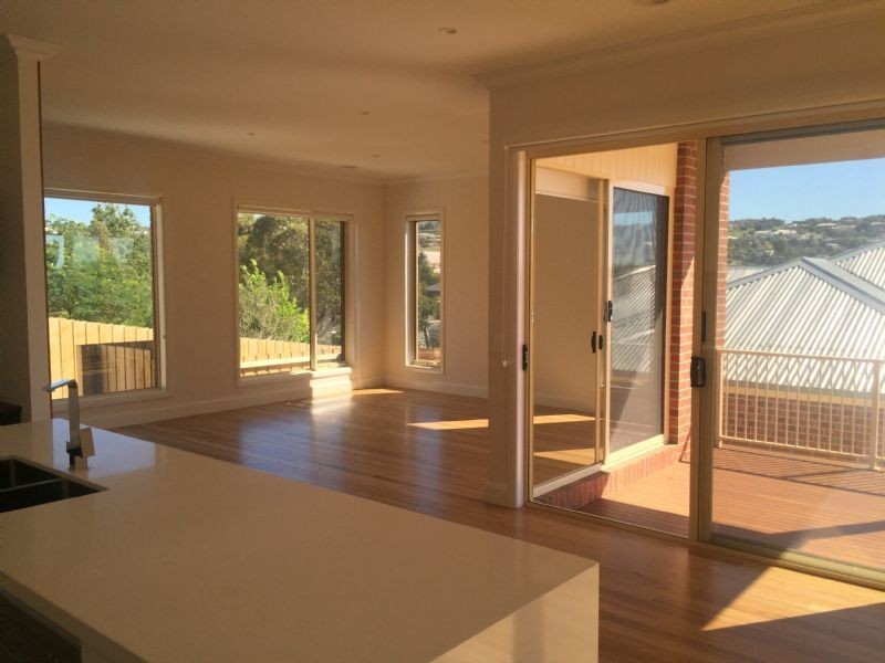 2/260 Roslyn Road, Highton VIC 3216