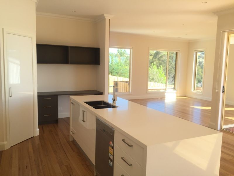 2/260 Roslyn Road, Highton VIC 3216