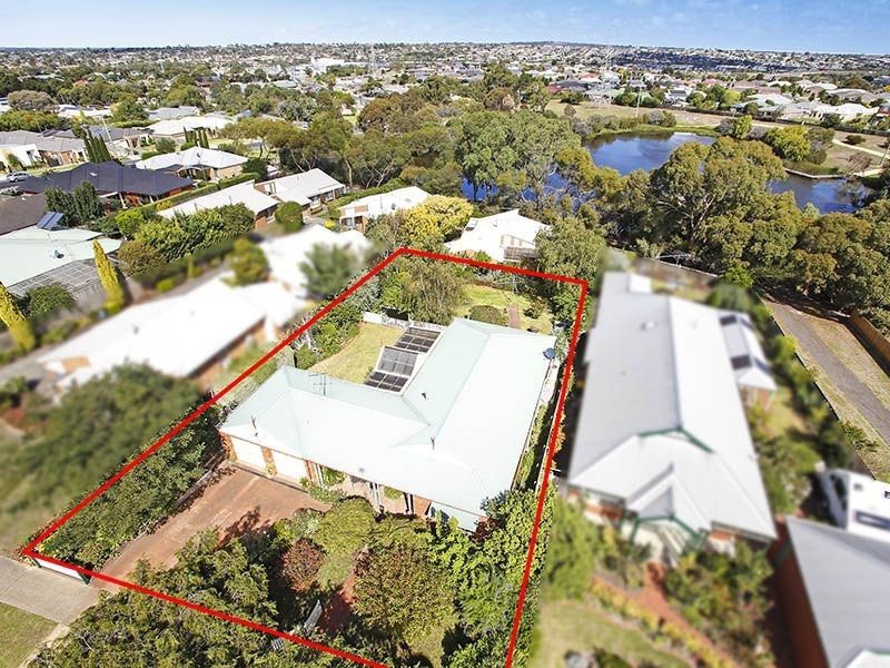 5 Augustine Drive, Highton VIC 3216
