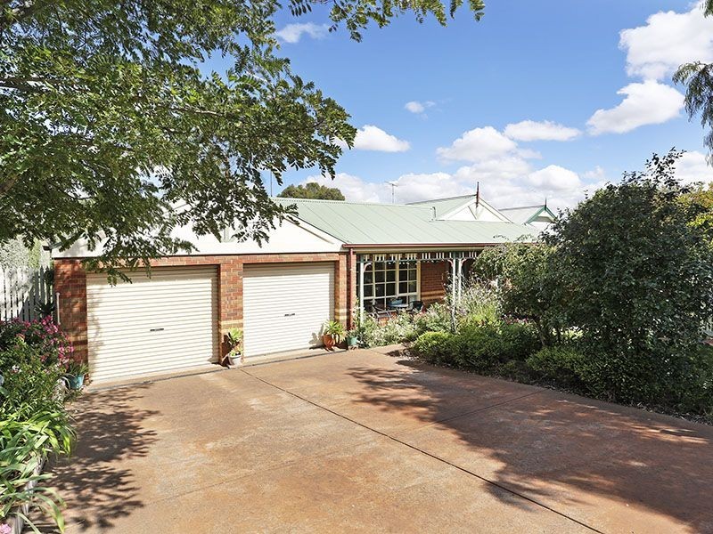 5 Augustine Drive, Highton VIC 3216