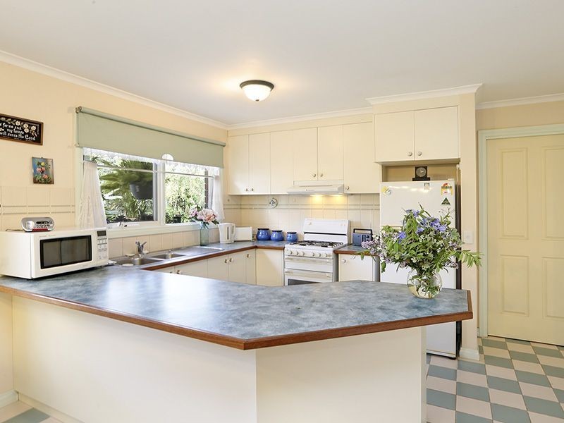 5 Augustine Drive, Highton VIC 3216