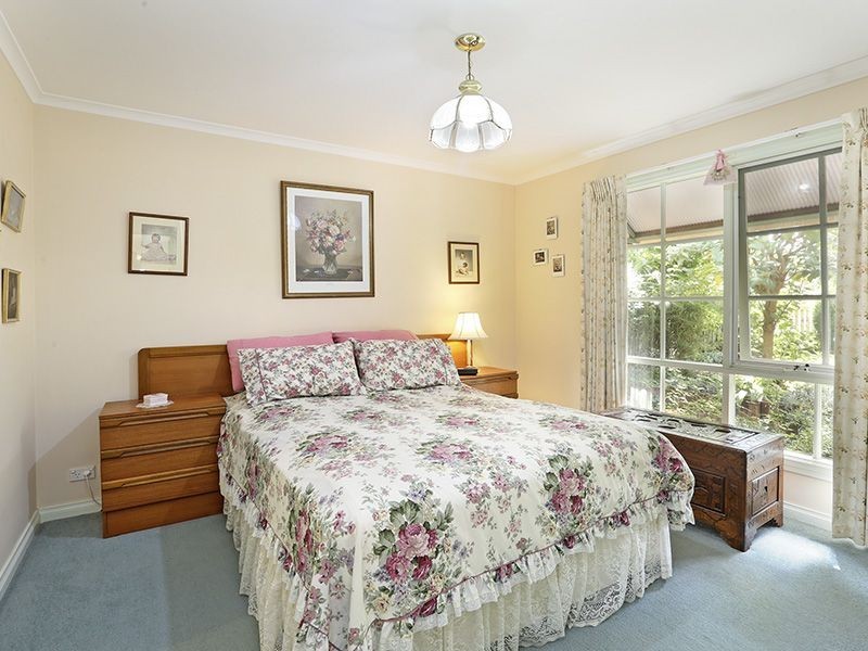 5 Augustine Drive, Highton VIC 3216