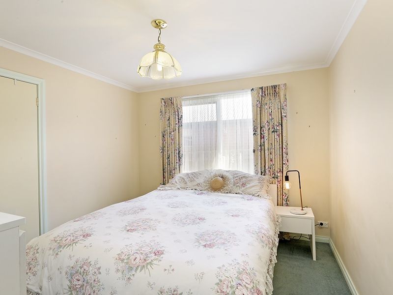 5 Augustine Drive, Highton VIC 3216