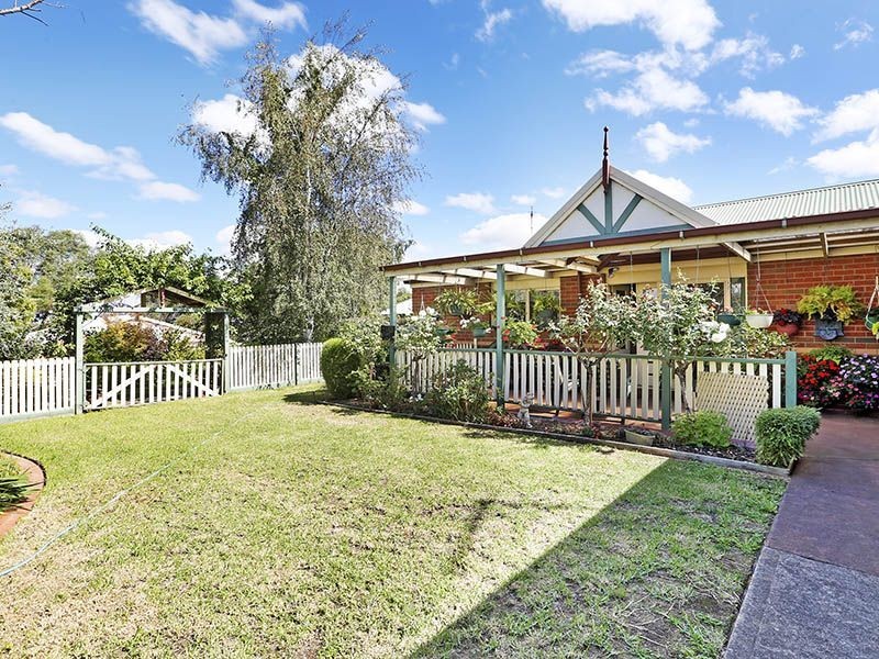 5 Augustine Drive, Highton VIC 3216