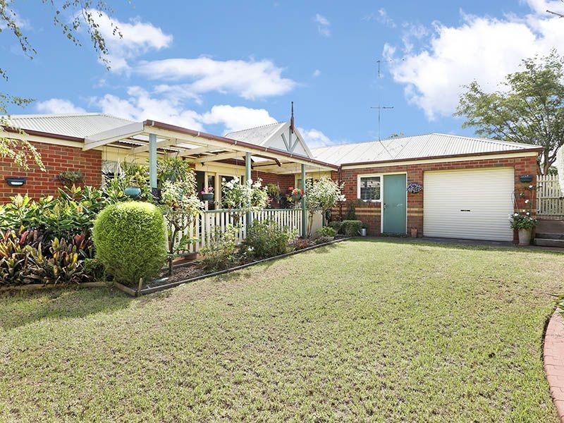 5 Augustine Drive, Highton VIC 3216