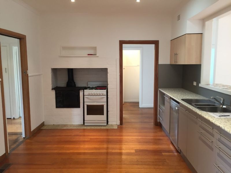 6 Lloyd Street, Belmont VIC 3216