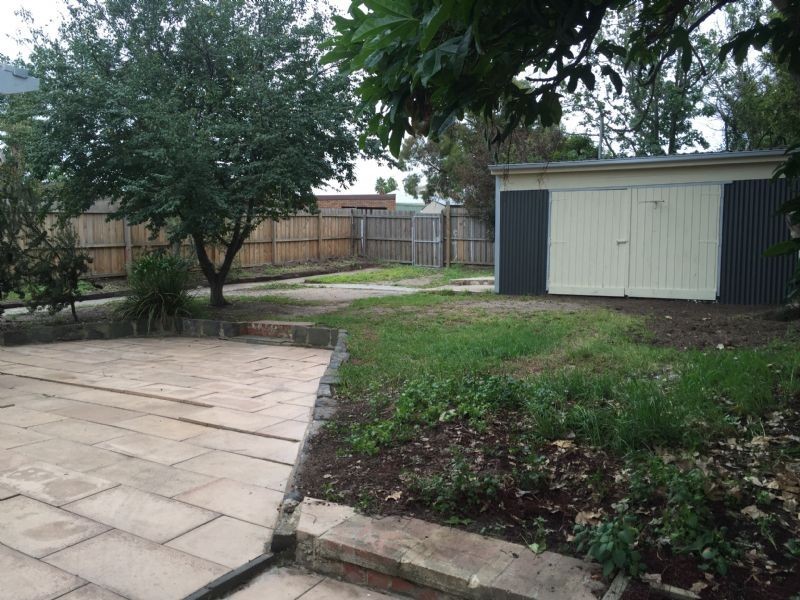 6 Lloyd Street, Belmont VIC 3216