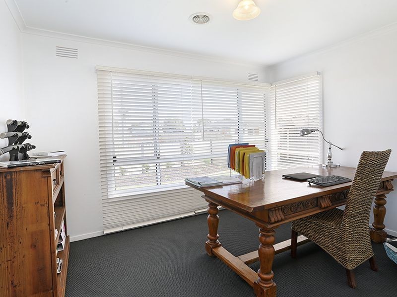 3 Crows Road, Belmont VIC 3216