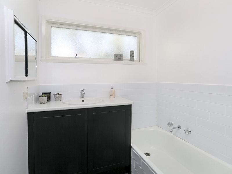 3 Crows Road, Belmont VIC 3216