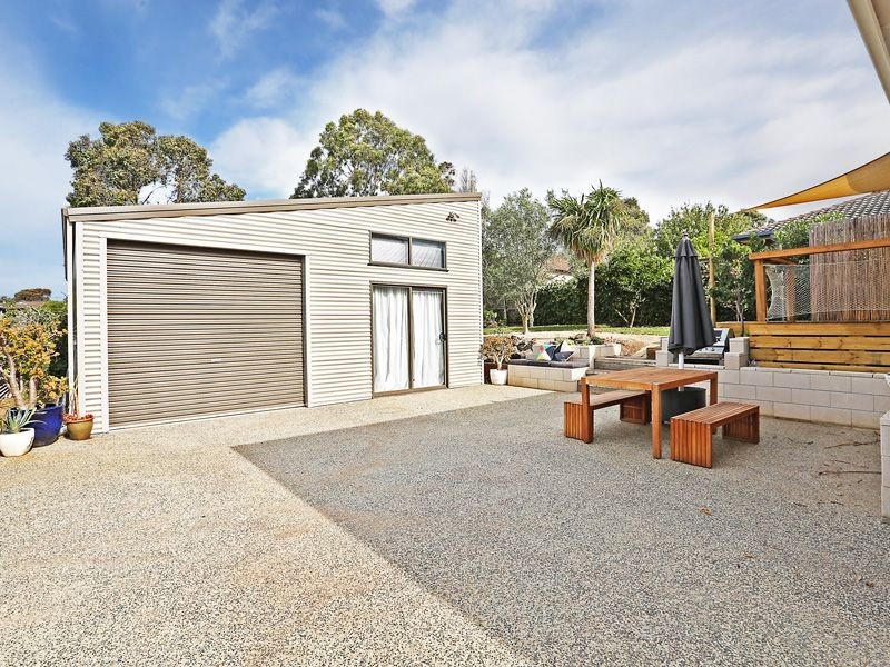 1 Hutcheson Avenue, Highton VIC 3216