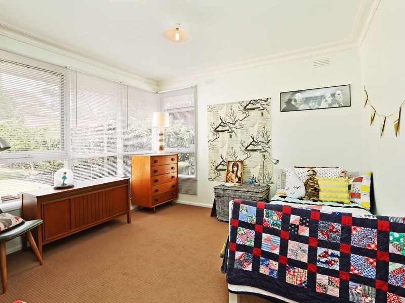 1 Hutcheson Avenue, Highton VIC 3216