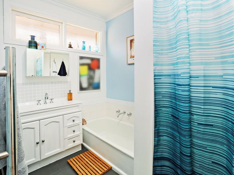 1 Hutcheson Avenue, Highton VIC 3216