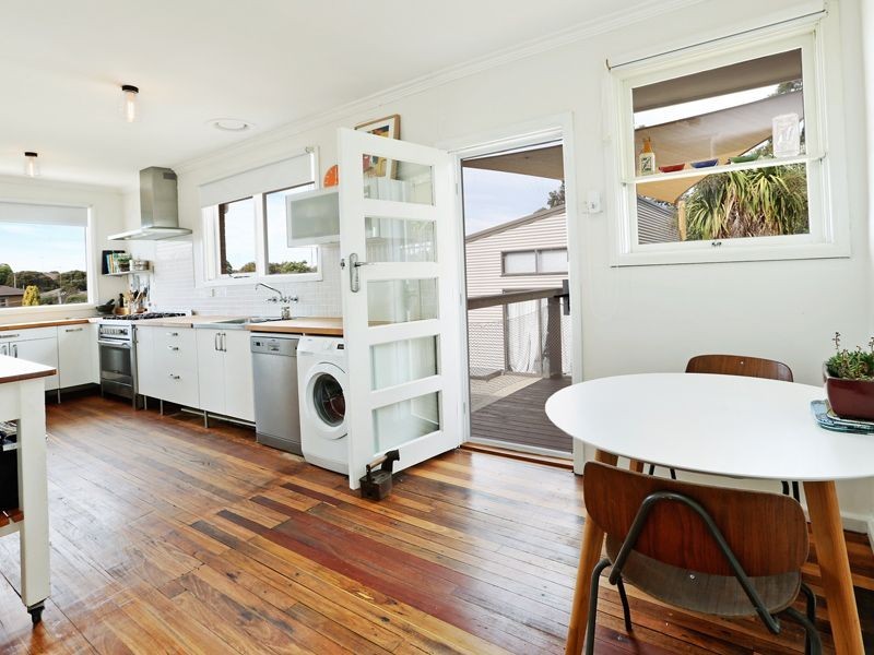 1 Hutcheson Avenue, Highton VIC 3216