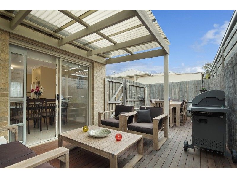 2/94 Bacchus Marsh Road, Corio VIC 3214