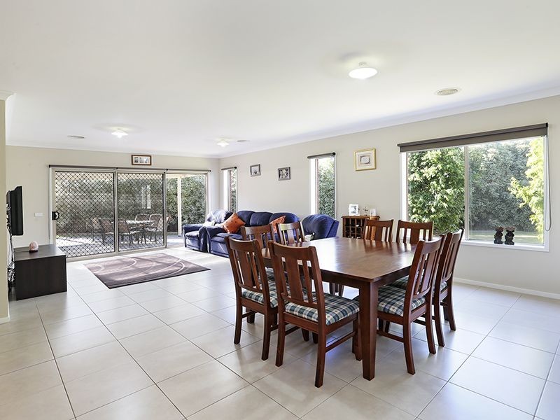 31-33 Paratone Crescent, St Albans Park VIC 3219