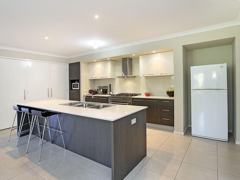 31-33 Paratone Crescent, St Albans Park VIC 3219