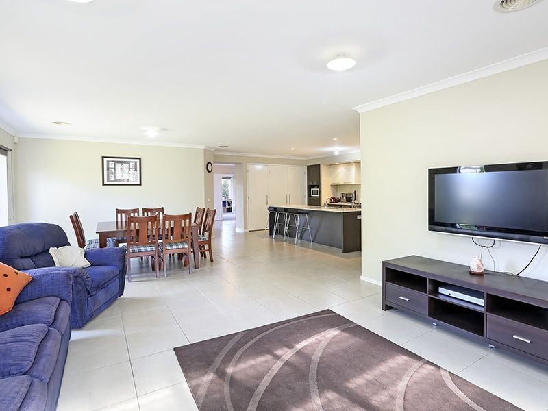 31-33 Paratone Crescent, St Albans Park VIC 3219