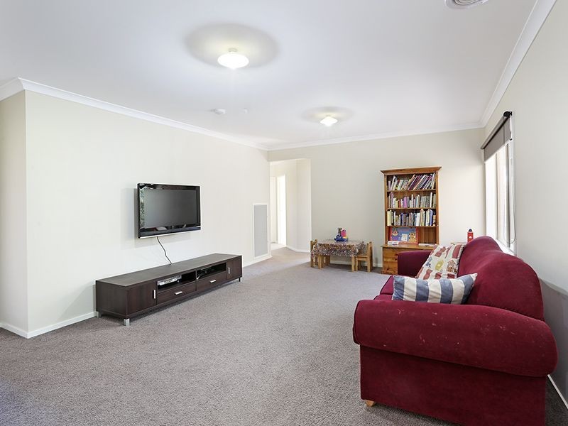 31-33 Paratone Crescent, St Albans Park VIC 3219