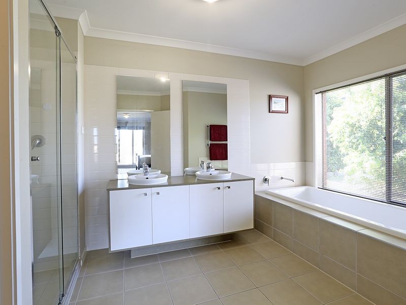 31-33 Paratone Crescent, St Albans Park VIC 3219