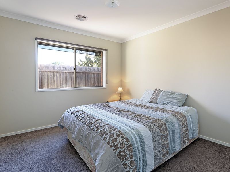 31-33 Paratone Crescent, St Albans Park VIC 3219