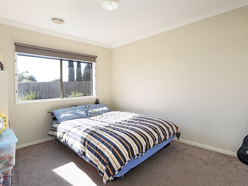 31-33 Paratone Crescent, St Albans Park VIC 3219