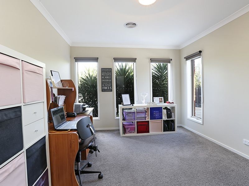 31-33 Paratone Crescent, St Albans Park VIC 3219