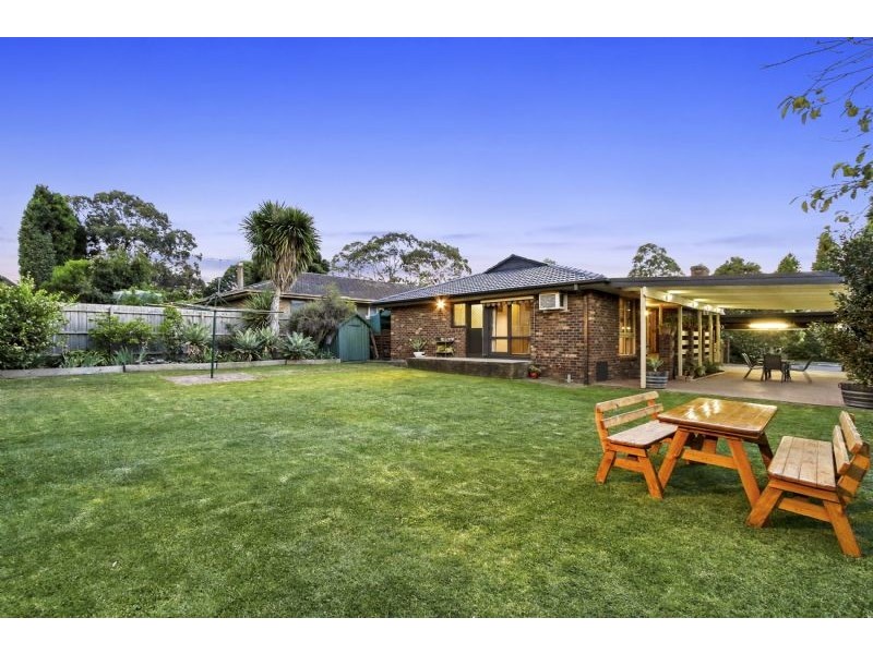 8 Avoca Way, Wantirna South VIC 3152