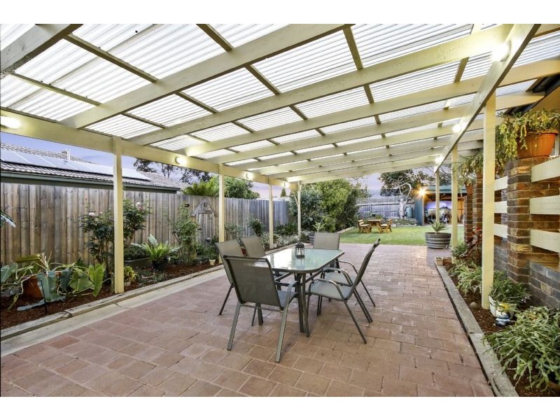 8 Avoca Way, Wantirna South VIC 3152