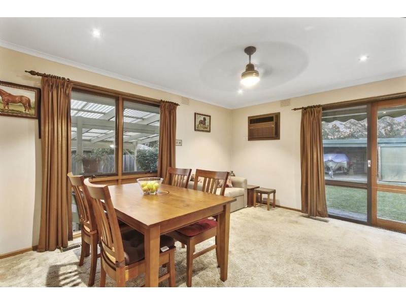 8 Avoca Way, Wantirna South VIC 3152