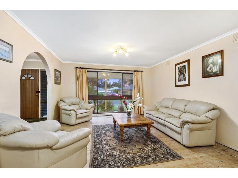 7 Winnifred Crescent, Knoxfield VIC 3180