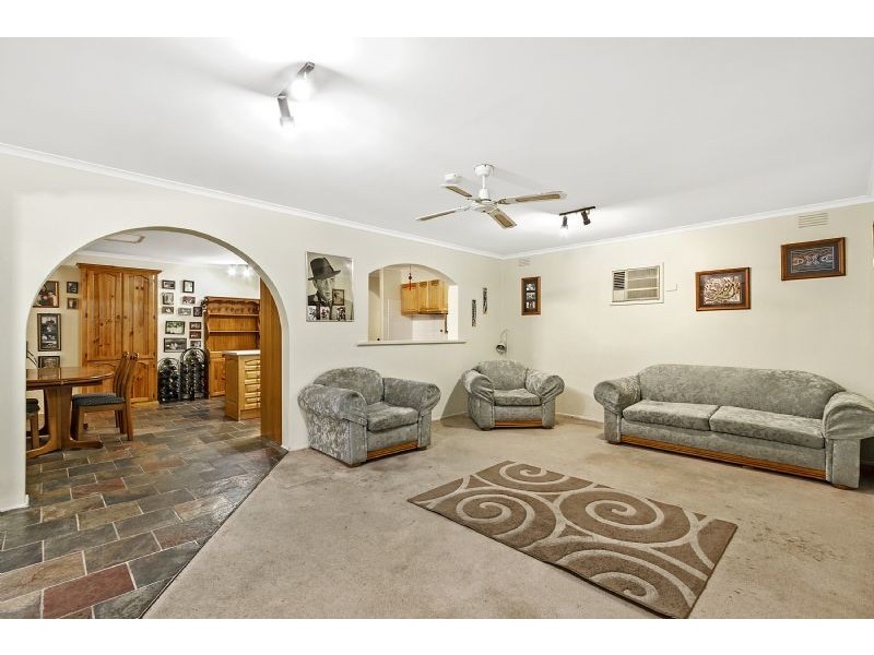 7 Winnifred Crescent, Knoxfield VIC 3180