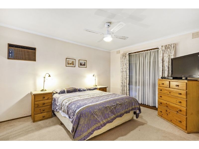 7 Winnifred Crescent, Knoxfield VIC 3180