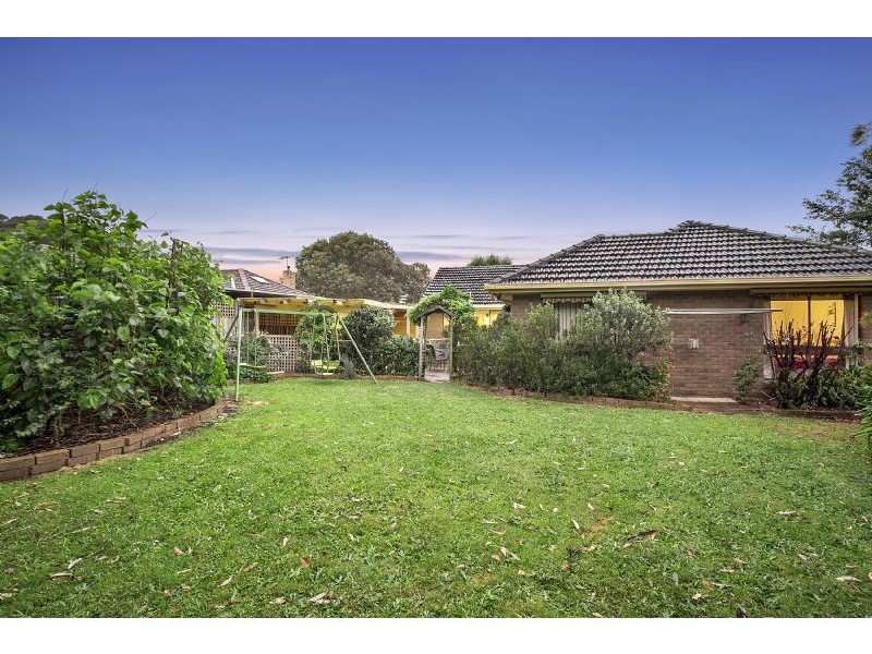 7 Winnifred Crescent, Knoxfield VIC 3180