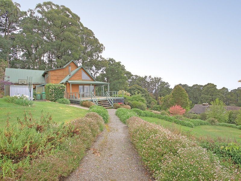 12 Thomson Avenue, Olinda VIC 3788