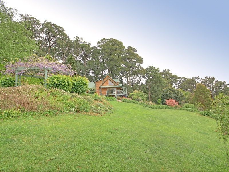 12 Thomson Avenue, Olinda VIC 3788