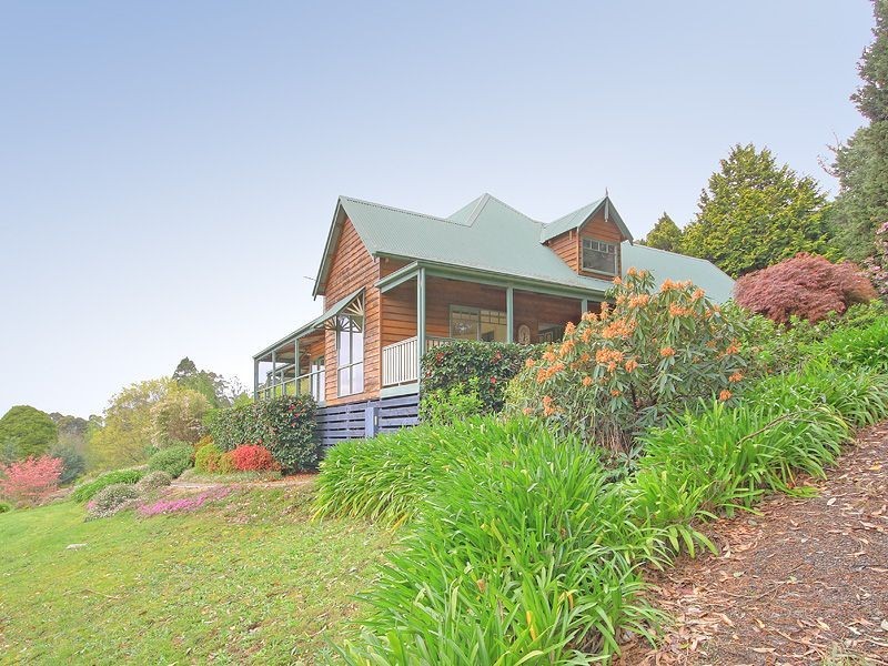 12 Thomson Avenue, Olinda VIC 3788