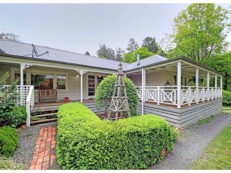 8 Helen Street, Mount Dandenong VIC 3767