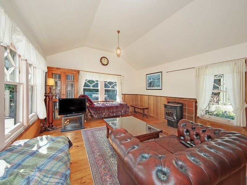 14 Old Coach Rd, Mount Dandenong VIC 3767