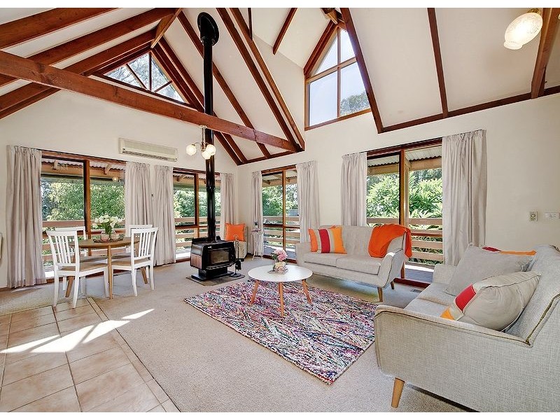 82 Inverness Rd, Kalorama VIC 3766
