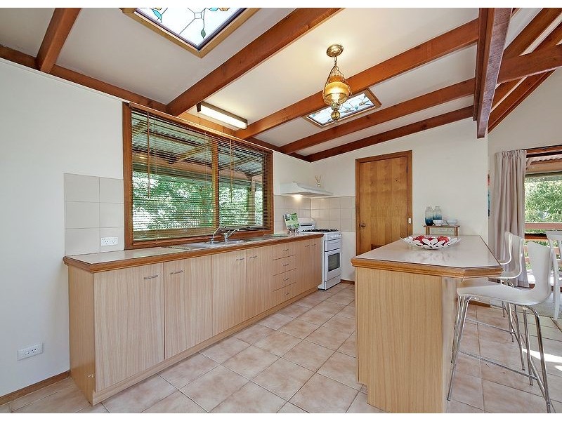 82 Inverness Rd, Kalorama VIC 3766