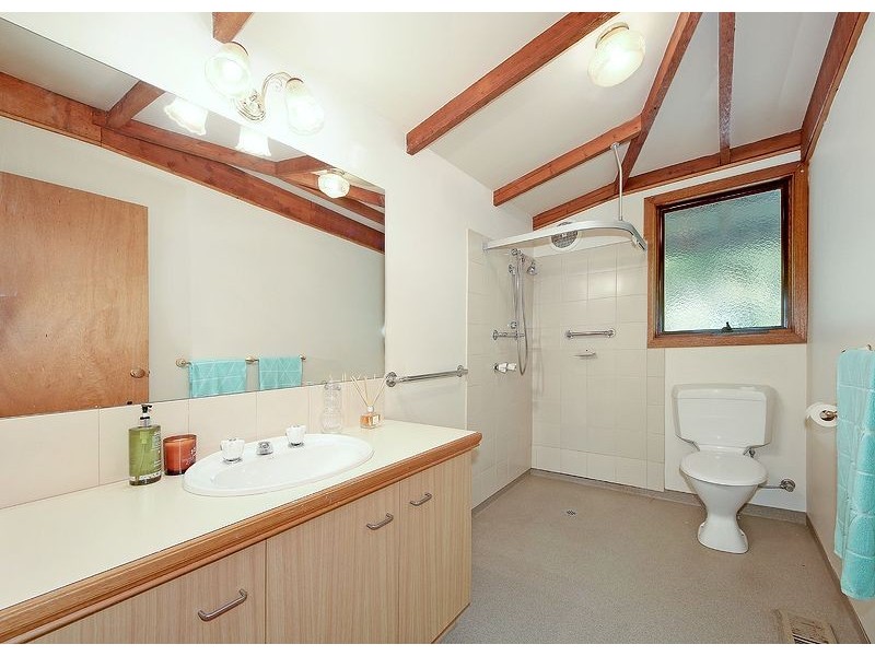 82 Inverness Rd, Kalorama VIC 3766